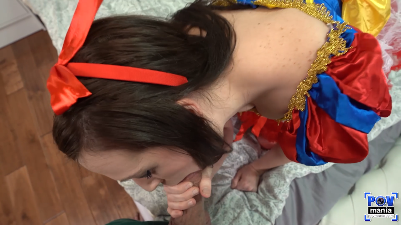 Shelby Paris Fucking In Sexy Snow White Costume